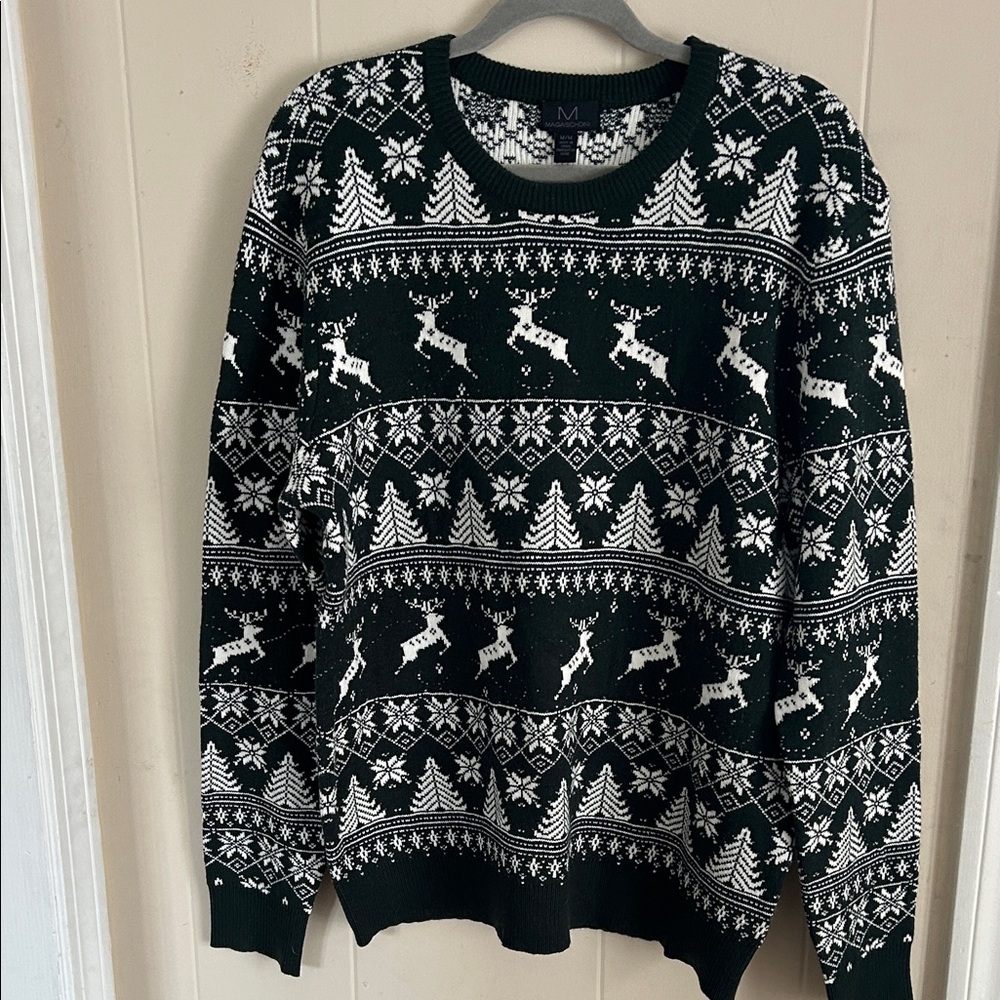Magaschoni Men’s Green and White Reindeer Crewneck Sweater